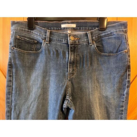 Levi's Floral Embroidered Classic Bootcut Jeans, size 31x32 Medium Wash (1179) - Picture 4 of 8